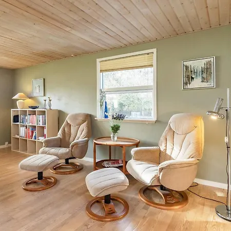 Feriehus Spacious Retreat With - By Traum *