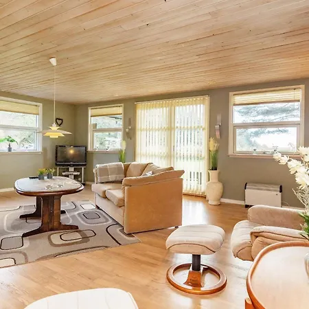 Spacious Retreat With - By Traum Feriehus